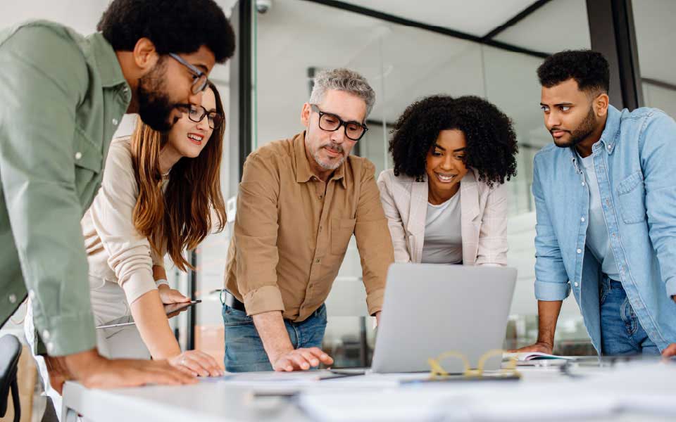 Simplify HR Compliance: How the Right HRIS Helps You Stay Ahead